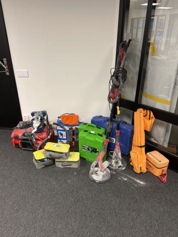 921398-1 Collection of power tools - Grinders, nail guns, welding etc