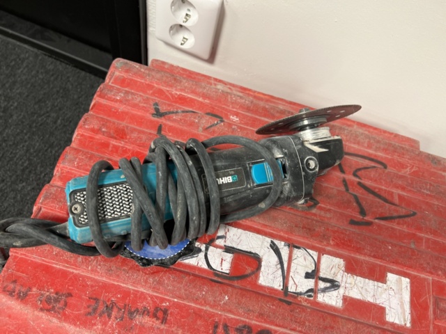 921398-5 Collection of power tools - Grinders, nail guns, welding etc