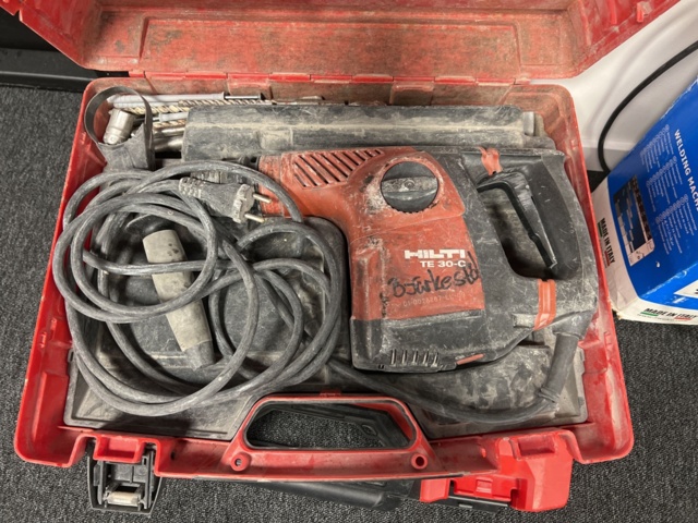 921398-6 Collection of power tools - Grinders, nail guns, welding etc