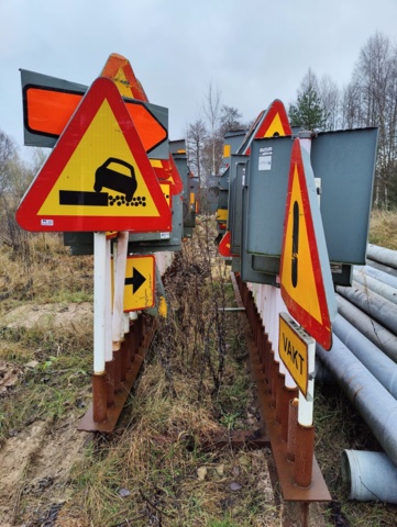 945445-2 Road signs and accessories