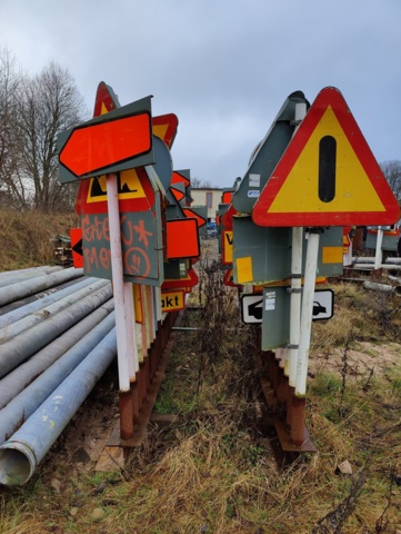 945445-4 Road signs and accessories