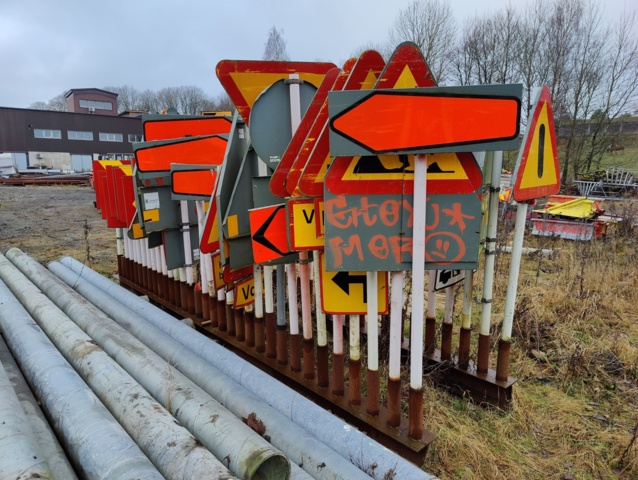 945445-5 Road signs and accessories