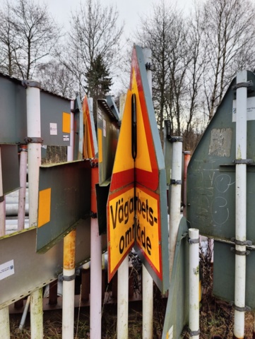 945445-8 Road signs and accessories