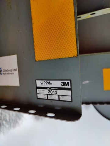 945445-9 Road signs and accessories