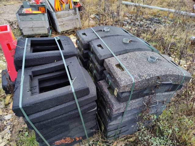 945445-15 Road signs and accessories