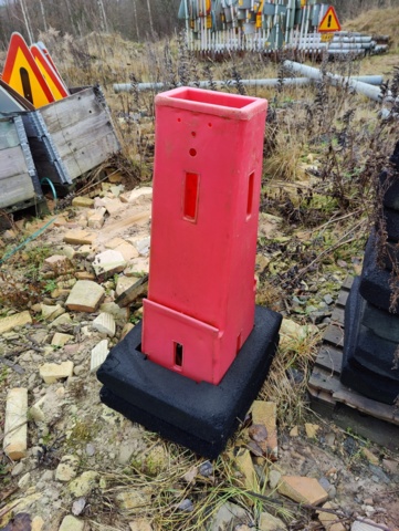 945445-16 Road signs and accessories