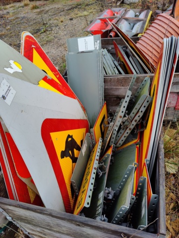 945445-20 Road signs and accessories