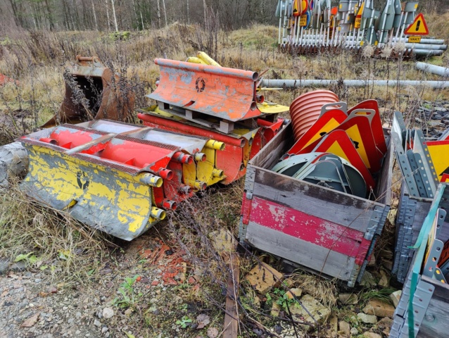 945445-21 Road signs and accessories