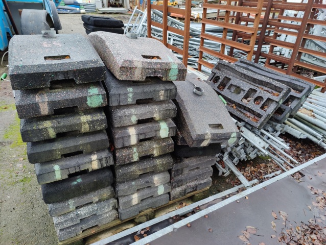 945445-27 Road signs and accessories