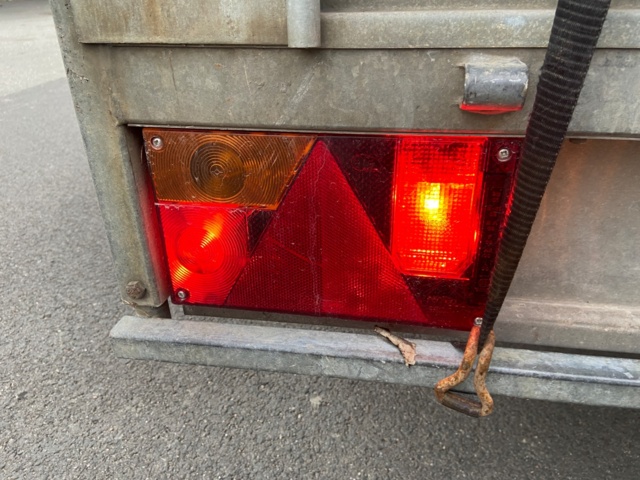 912654-17 Thule trailer with cover, LV1000 -2007