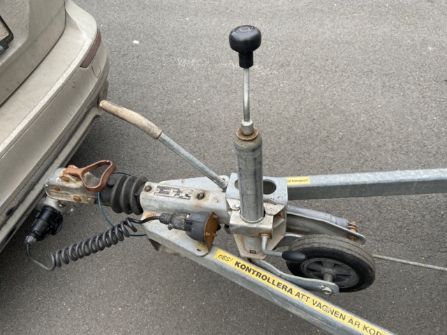 912654-20 Thule trailer with cover, LV1000 -2007