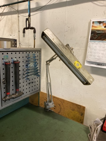 970492-6 Workbench with bench vise and tool board