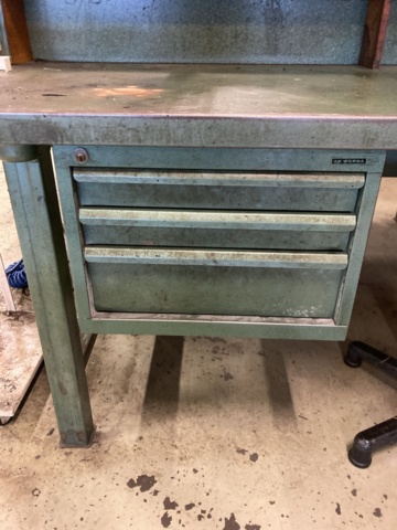 970492-9 Workbench with bench vise and tool board