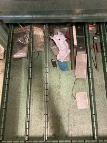 970492-11 Workbench with bench vise and tool board