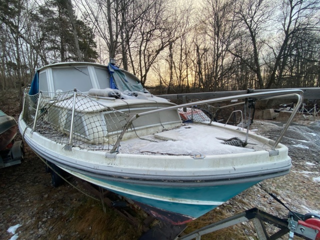 970573-17 Motorboat Fortuna 27, rope object