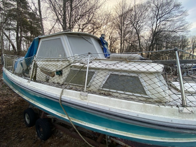 970573-18 Motorboat Fortuna 27, rope object