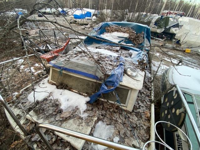 970573-19 Motorboat Fortuna 27, rope object