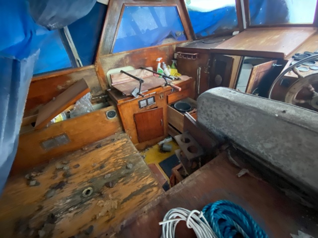 970573-23 Motorboat Fortuna 27, rope object