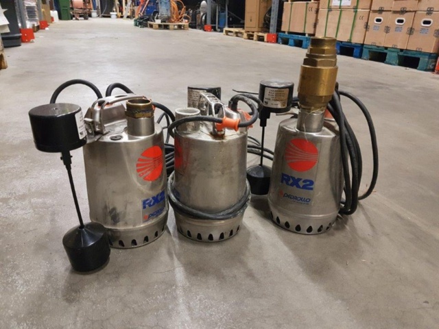 970697-1 Stainless bilge pumps 230V, 3 pieces