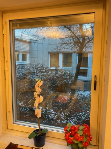 961080-2 5 Side-hung windows open inwards 11/14