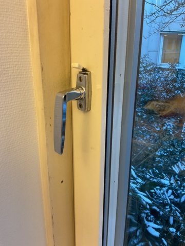 961080-6 5 Side-hung windows open inwards 11/14