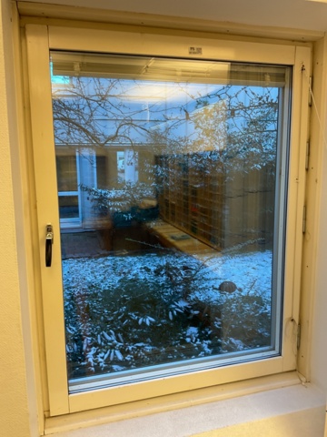 961080-8 5 Side-hung windows open inwards 11/14