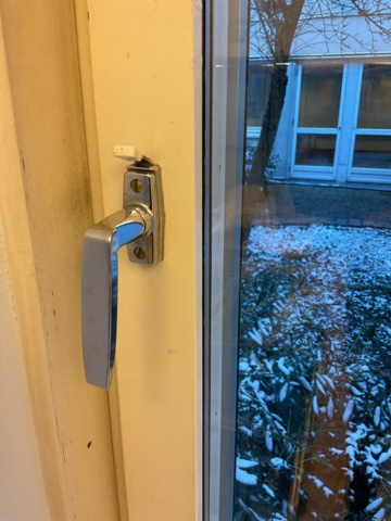 961080-9 5 Side-hung windows open inwards 11/14