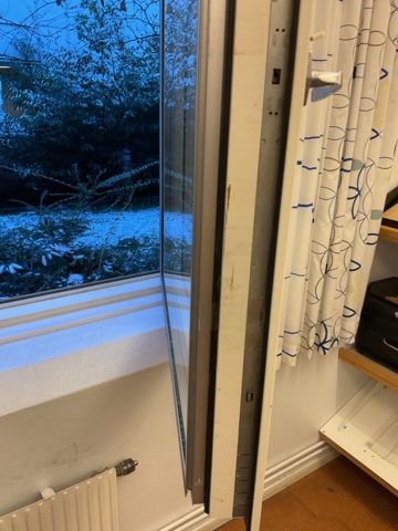 961080-12 5 Side-hung windows open inwards 11/14