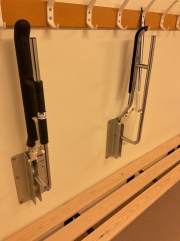 961112-1 2 pairs of Handicap supports