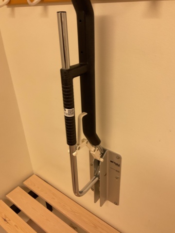 961112-2 2 pairs of Handicap supports