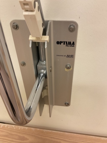 961112-6 2 pairs of Handicap supports