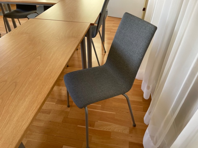 970900-5 Kinnarps conference table and chairs