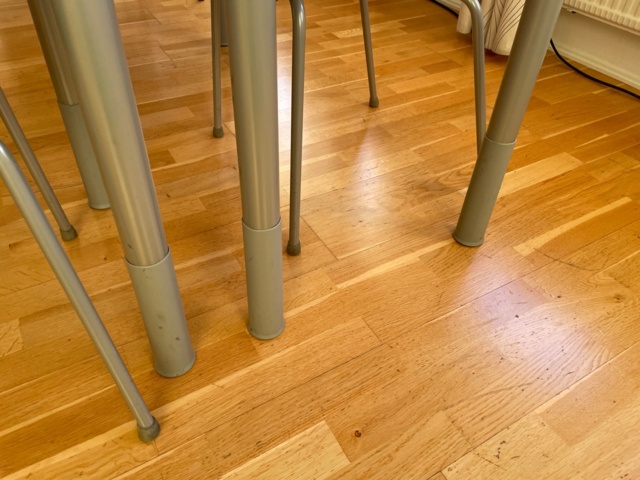 970900-9 Kinnarps conference table and chairs
