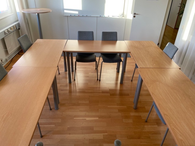 970900-3 Kinnarps conference table and chairs