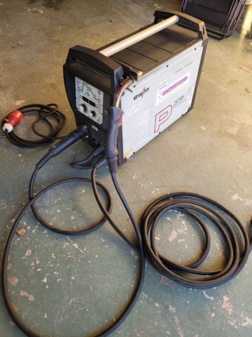 947409-2 MIG/MAG welding EWM Phoenix 335 Progress pulse TKM including hose package and ground cable.