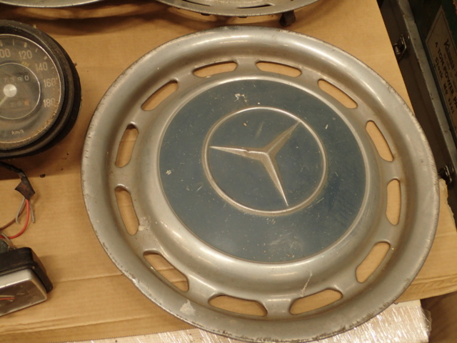 862105-18 Used car parts Mercedes-Benz, Volvo, etc.