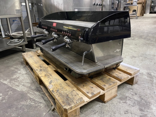 423072-1 Faema Espresso machine 3-group, Ambassador E91