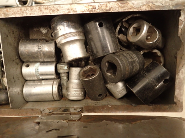 862108-2 Toolbox with tools