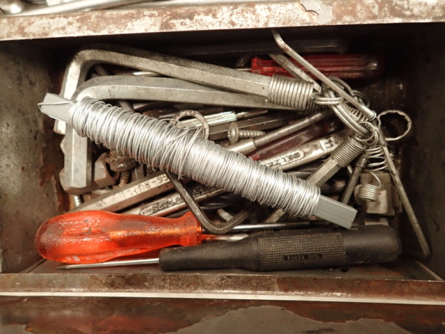 862108-3 Toolbox with tools