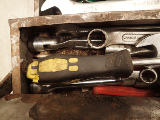 862108-9 Toolbox with tools