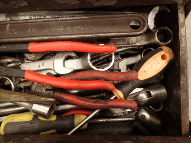 862108-10 Toolbox with tools
