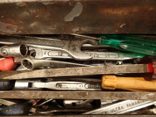 862108-17 Toolbox with tools