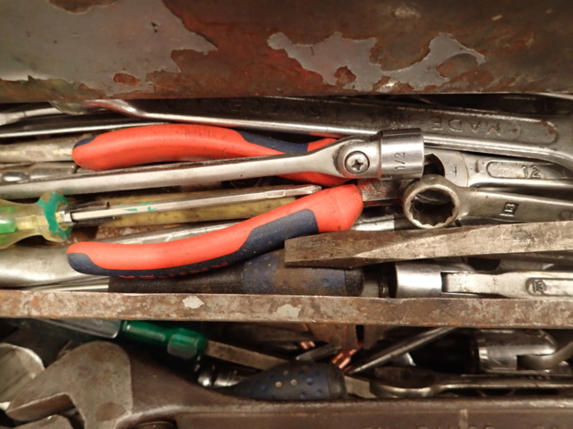 862108-18 Toolbox with tools