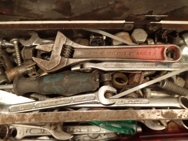 862108-22 Toolbox with tools