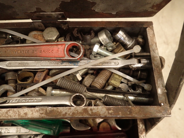 862108-23 Toolbox with tools