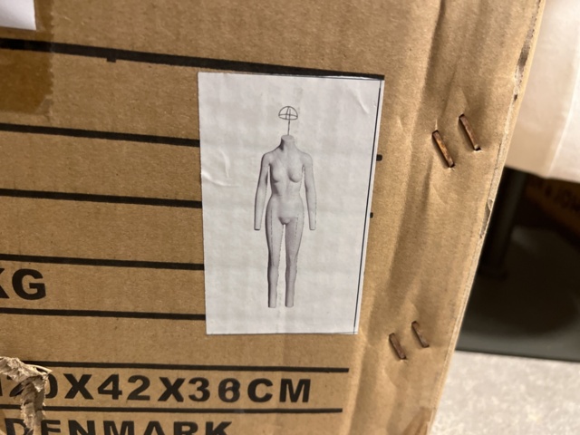 964339-5 Disassembled photo sign mannequins, 2 pieces