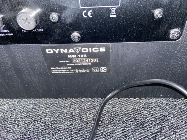 946526-7 Receiver, subwoofer, blu-ray, and 4 speakers