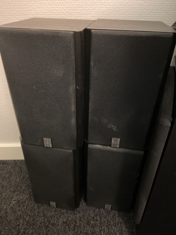 946526-6 Receiver, subwoofer, blu-ray, and 4 speakers