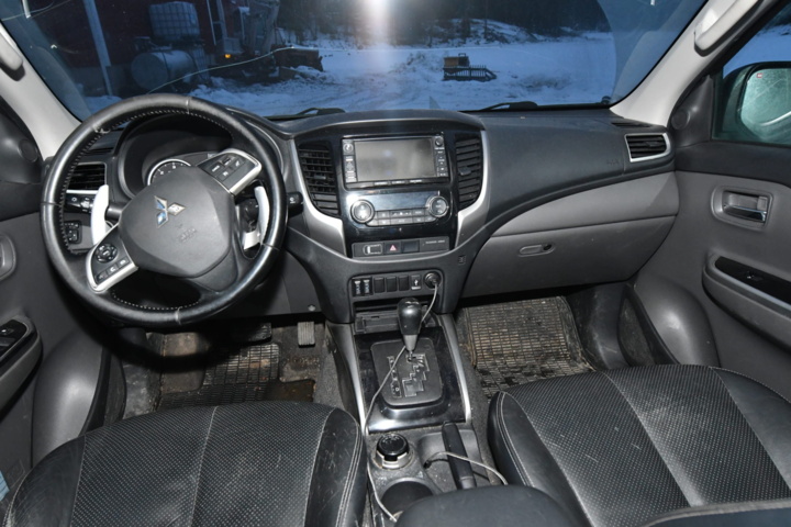 972894-13 Mitsubishi L200 Double Cab 2.4 IC/TC DI-D 4WD - 2016