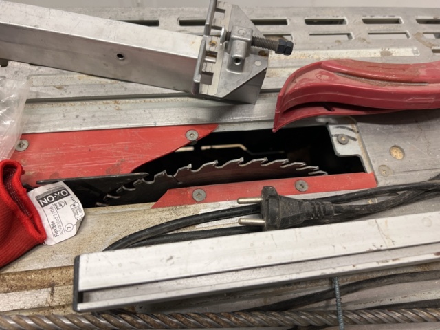 814784-3 Split saw, large and small